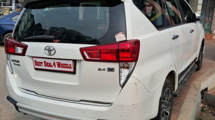 INNOVA CRYSTA 2.4 V