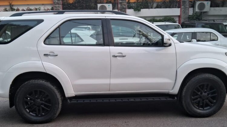 FORTUNER 4X2 (AT)