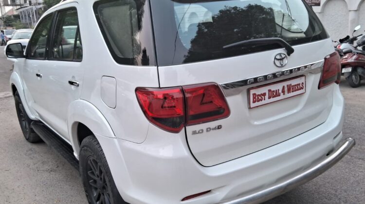FORTUNER 4X2 (AT)