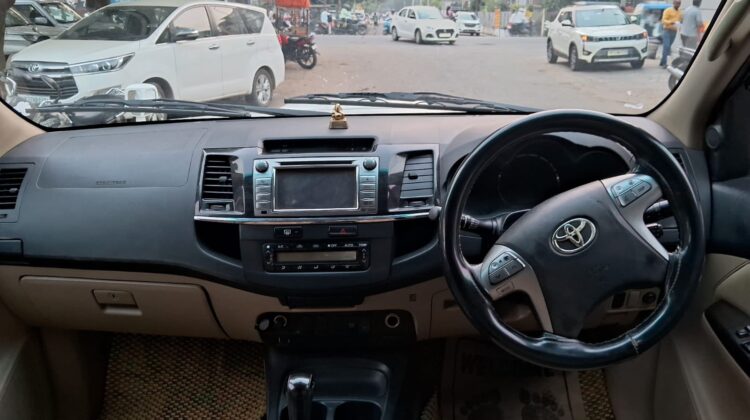 FORTUNER 4X2 (AT)