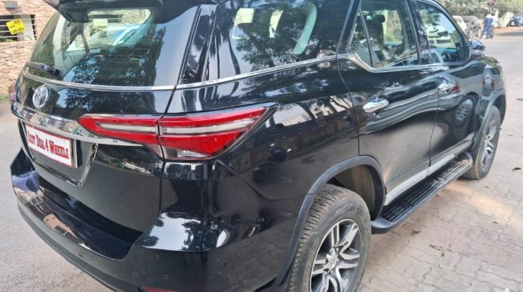 FORTUNER 4X2 (AT)