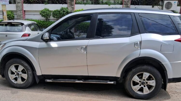 XUV 500 W 8