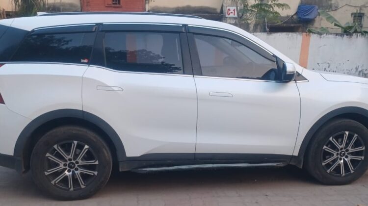 XUV 700 AX7