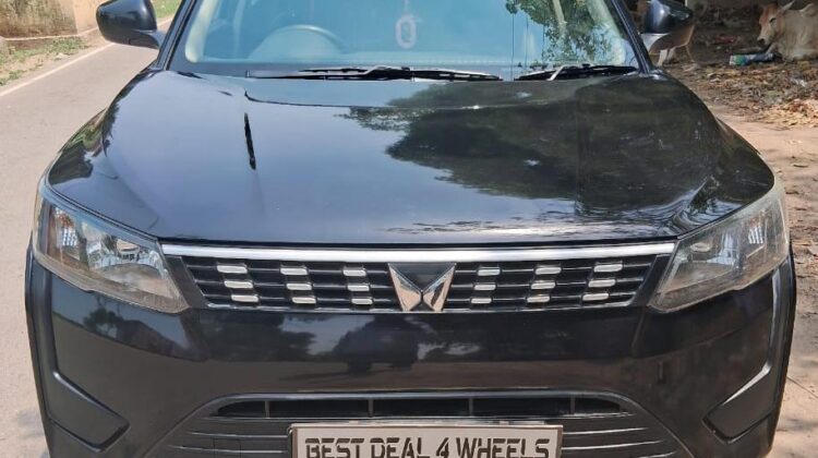 XUV 300 W6