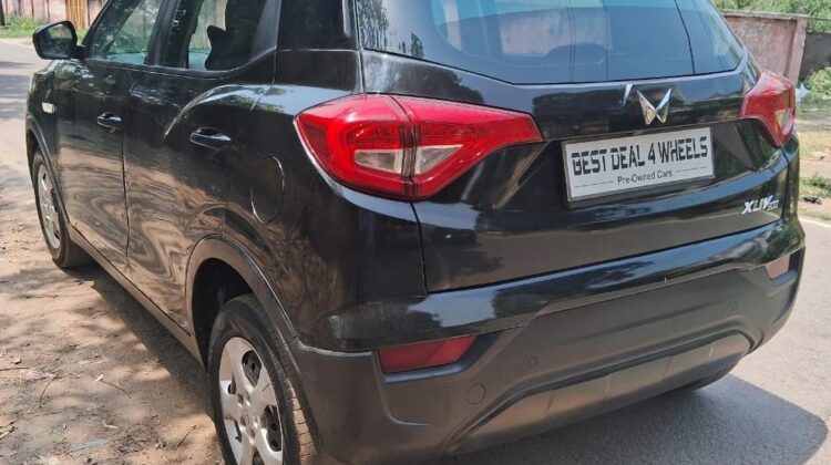 XUV 300 W6