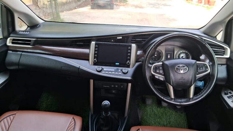 INNOVA CRYSTA 2.4 V