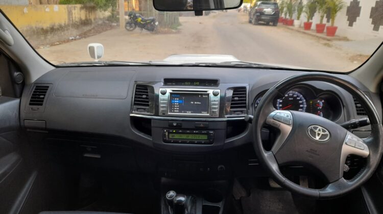 FORTUNER 4X4 (AT)