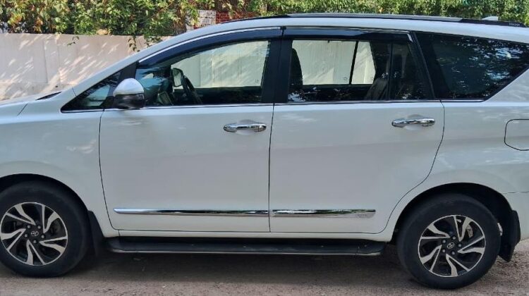 INNOVA CRYSTA 2.4 V