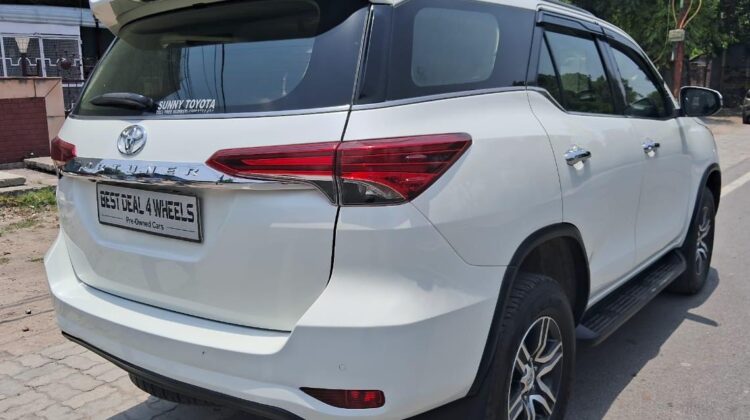 FORTUNER 4X2 (AT)