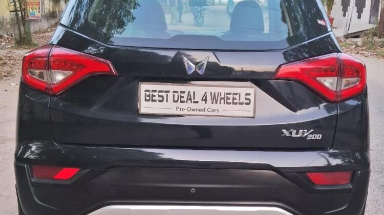 XUV 300 W6