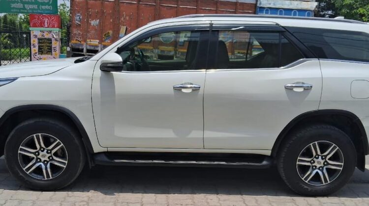 FORTUNER 4X2 (AT)