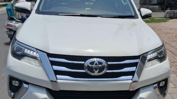FORTUNER 4X2 (AT)