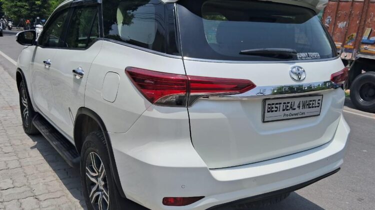 FORTUNER 4X2 (AT)