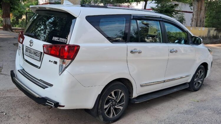 INNOVA CRYSTA 2.4 V