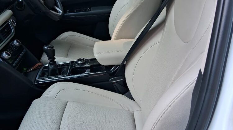 XUV 700 AX7 LUXURY