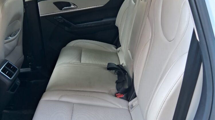 XUV 700 AX7 LUXURY